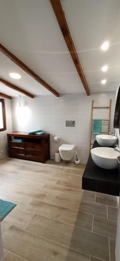 Beautiful Chalet With Wifi And Free Parking Arona  Exterior photo